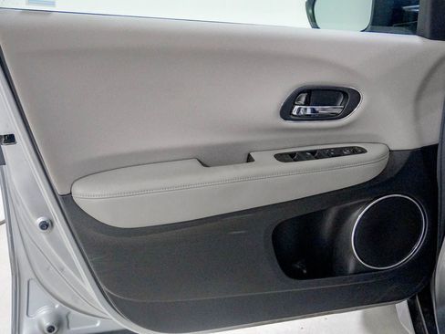 Used 2017 Honda HR-V EX image 16