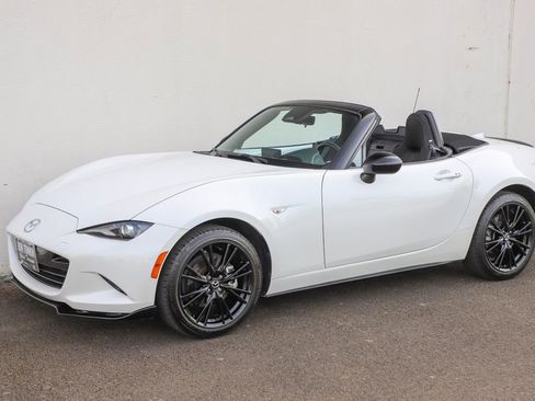 Used 2025 MAZDA MX-5 Miata Club RWD image 24