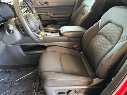 Used 2025 Nissan Pathfinder SV FWD image 29