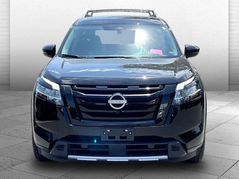 Used 2024 Nissan Pathfinder Platinum w/ Black Appearance Package AWD/4WD image 2