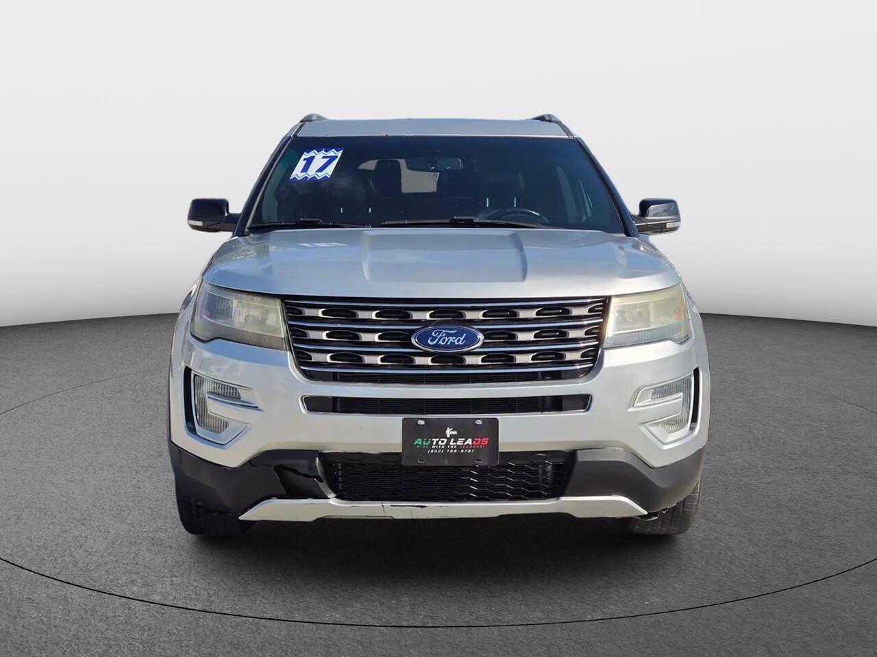 Used 2017 Ford Explorer XLT w/ Equipment Group 202A AWD/4WD image 3