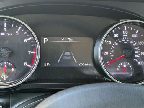 Used 2023 Kia Carnival LX FWD image 22