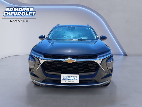 Used 2025 Chevrolet Trax LT w/ Sunroof Package FWD image 8