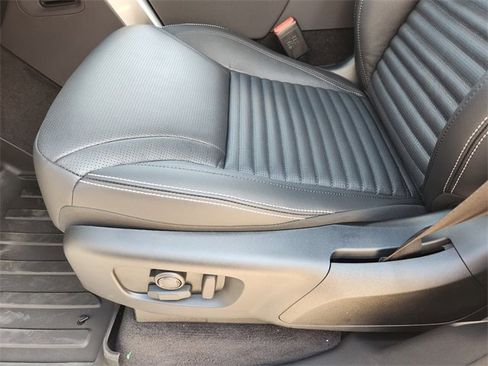 New 2025 Land Rover Discovery S image 16