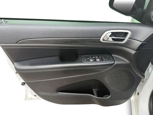 Used 2020 Jeep Grand Cherokee Altitude image 9