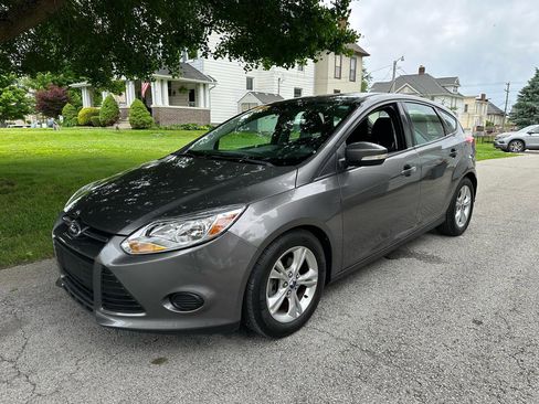 Used 2014 Ford Focus SE w/ SE Winter Package FWD image 3