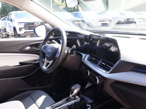 New 2026 Chevrolet Trax LT w/ Midnight Edition FWD image 32