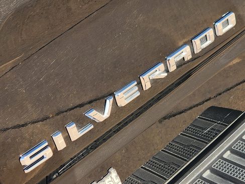 Used 2022 Chevrolet Silverado 1500 LTZ w/ Z71 Off-Road Package image 13