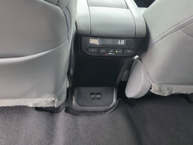 Used 2021 Toyota Highlander XLE FWD image 12