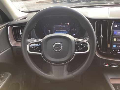 Certified 2023 Volvo XC60 B5 Plus w/ Climate Package image 18