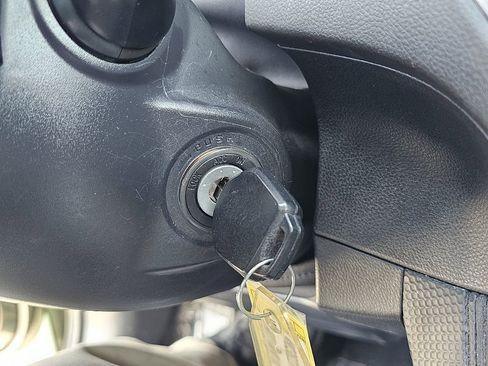 Certified 2023 Subaru Forester Base image 32