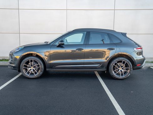 Used 2025 Porsche Macan image 2