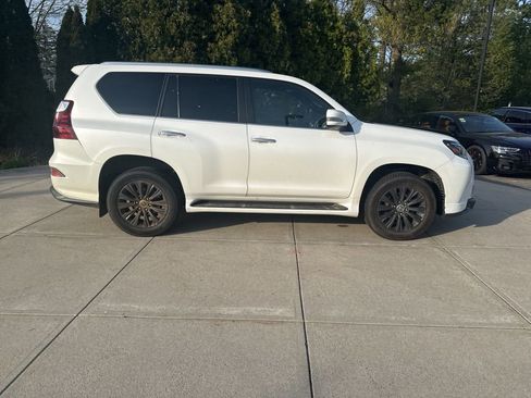 Used 2022 Lexus GX 460 Premium w/ Accessory Package AWD/4WD image 5