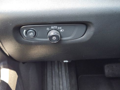Used 2023 Chevrolet Traverse LT FWD image 19
