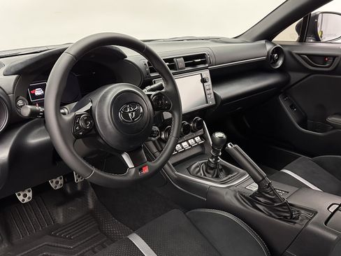 Used 2025 Toyota GR86 Premium RWD image 10
