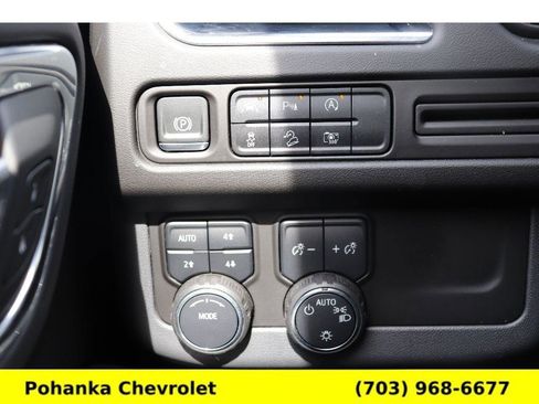 Certified 2024 Chevrolet Suburban Z71 w/ Luxury Package AWD/4WD image 11