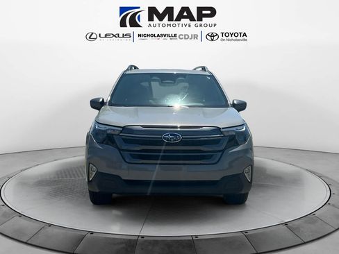 Used 2025 Subaru Forester Premium w/ Convenience Package #1 AWD/4WD image 8