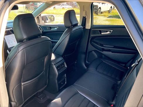 Used 2024 Ford Edge SEL AWD/4WD image 11