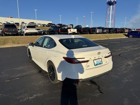 Used 2025 Toyota Camry SE image 5