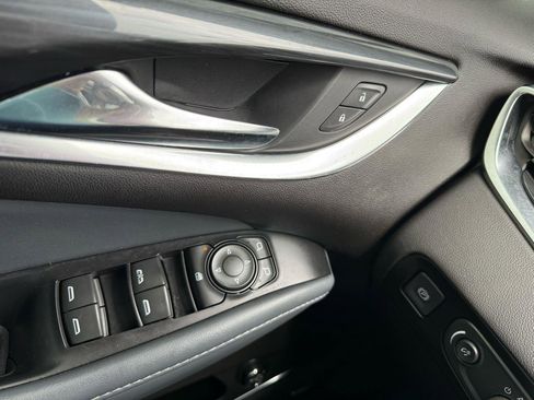 Used 2021 Buick Enclave Essence w/ Sport Touring Edition FWD image 29
