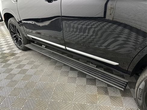 Used 2021 GMC Yukon Denali w/ Denali Premium Package image 25