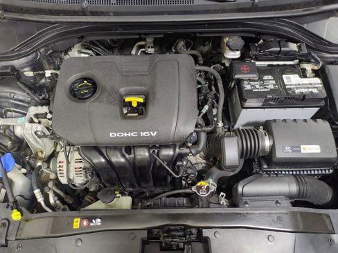 Used 2017 Hyundai Elantra SE image 20