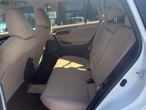 Used 2020 Toyota RAV4 LE AWD/4WD image 19