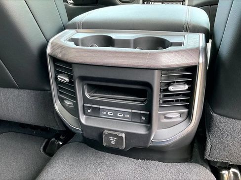 New 2026 RAM 2500 Laramie AWD/4WD image 34