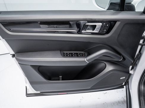 Used 2023 Porsche Cayenne image 23