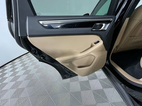 Used 2023 Porsche Macan image 26