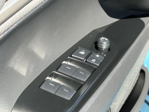 Used 2025 Toyota Camry SE w/ Convenience Package FWD image 29