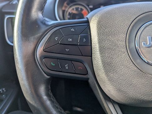 Used 2019 Jeep Cherokee Trailhawk image 25