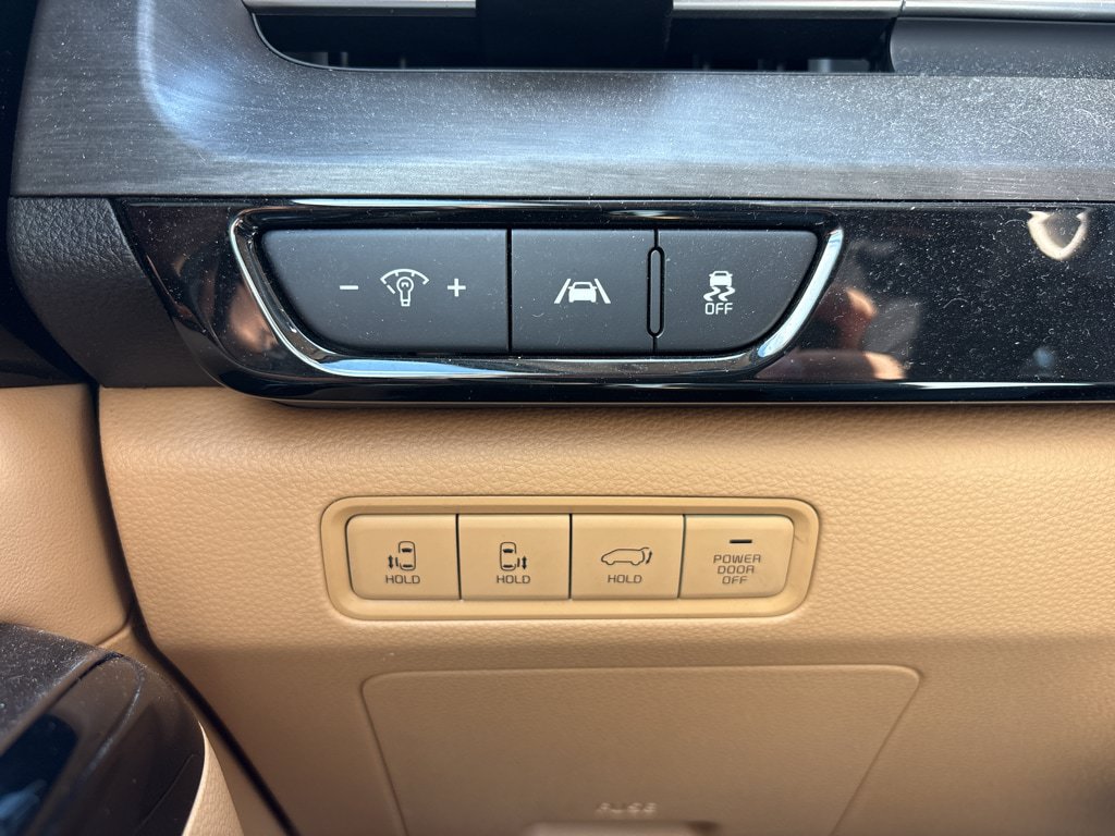 Used 2024 Kia Carnival EX FWD image 31