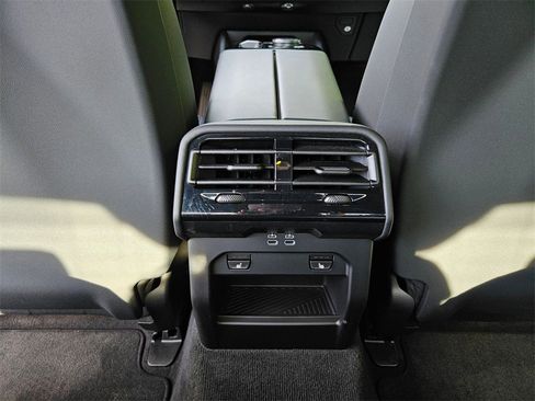 Used 2024 BMW 540i xDrive w/ Premium Package image 21