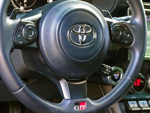 Used 2022 Toyota GR86 w/ ALL Weather Mat Package (TMS) RWD image 29