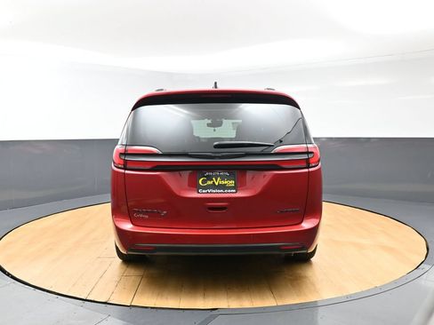 Used 2025 Chrysler Pacifica Limited FWD image 6