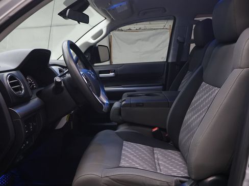 Used 2018 Toyota Tundra SR5 AWD/4WD image 16