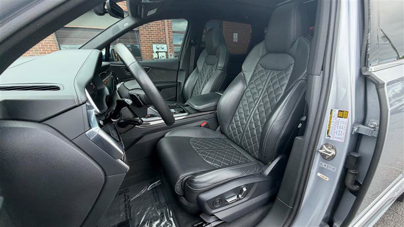 Used 2022 Audi SQ7 Premium Plus w/ SQ7 Executive Package AWD/4WD image 32