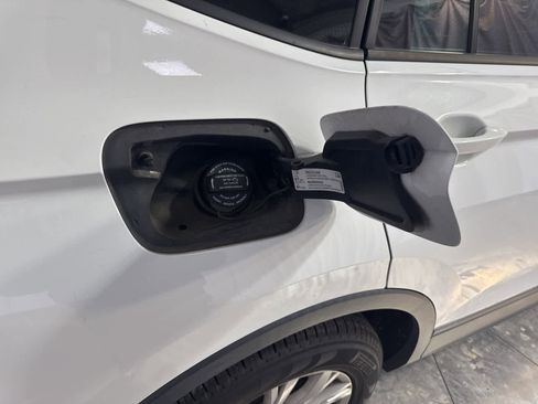 Used 2018 Volkswagen Tiguan S image 15