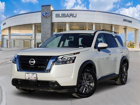 Used 2024 Nissan Pathfinder SV image 1