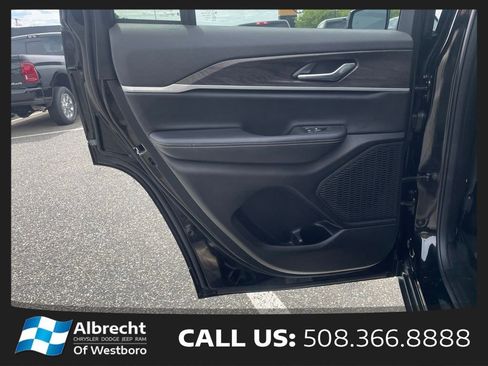 New 2025 Jeep Grand Cherokee Limited AWD/4WD image 14