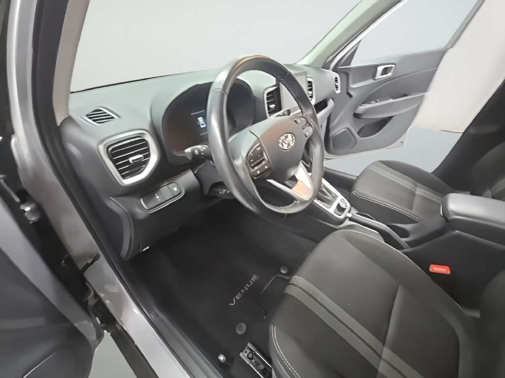 Certified 2024 Hyundai Venue SEL FWD image 13