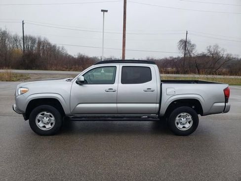 Used 2023 Toyota Tacoma SR AWD/4WD image 9