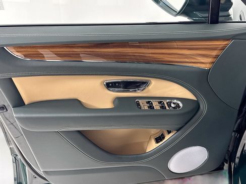 Certified 2025 Bentley Bentayga AWD/4WD image 16