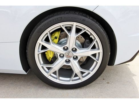 Used 2021 Chevrolet Corvette Stingray Premium Conv w/ Z51 Performance Package RWD image 9