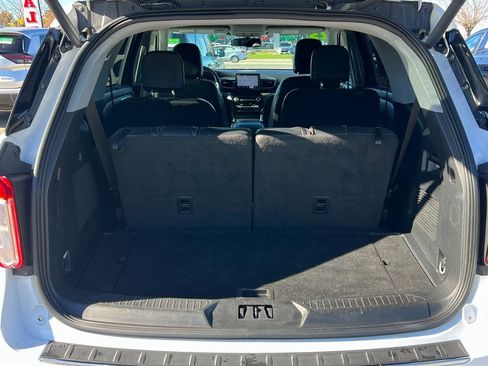 Used 2023 Ford Explorer Limited w/ Equipment Group 301A image 22