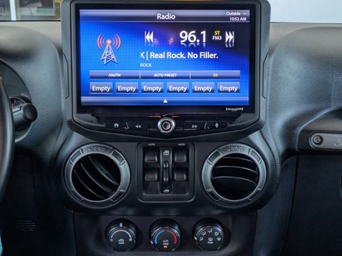 Used 2018 Jeep Wrangler Unlimited Sport S AWD/4WD image 15