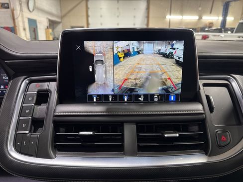 Used 2023 GMC Yukon SLT w/ SLT Luxury Package image 26