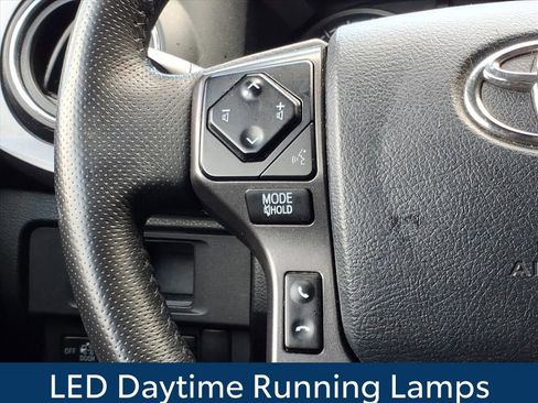 Used 2018 Toyota Tacoma TRD Sport AWD/4WD image 12