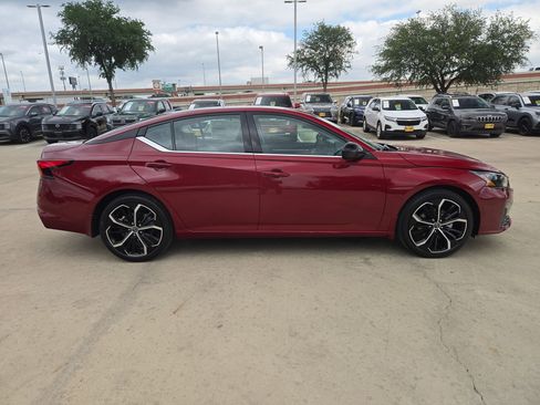 New 2026 Nissan Altima 2.5 SR FWD image 2